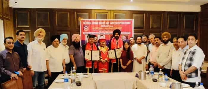 कमलजीत सिंह पंछी एवं अनिल वोहरा मानद डॉक्टरेट की उपाधि से हुए सम्मानित