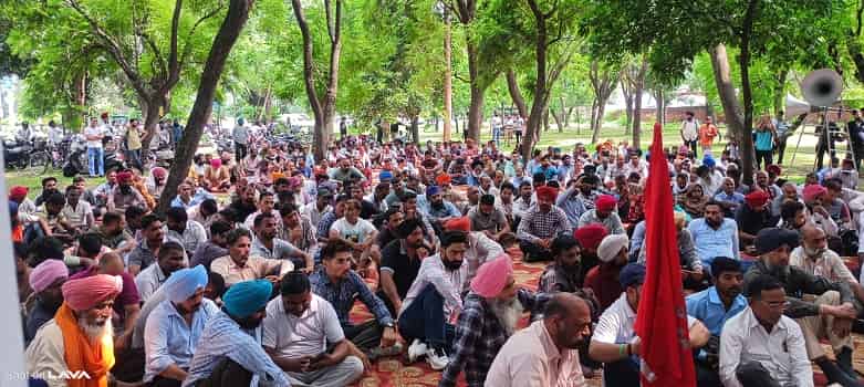 संयुक्त कर्मचारी मोर्चा ने मांगों के समर्थन में की विरोध प्रदर्शन रैली, जेम पोर्टल के बजाए सरकारी एजेंसी से आउटसोर्सिंग भर्तियों की उठी मांग
