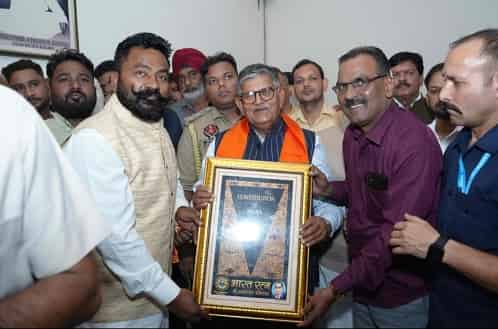 भगवान वाल्मीकि प्रकट दिवस पर राज्यपाल गुलाब चंद कटारिया ने रामदरबार वाल्मीकि मंदिर में टेका माथा